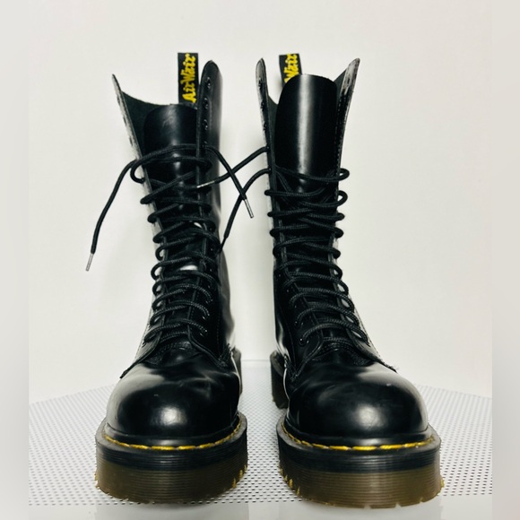 CLASSIC Dr. Martens 1940 Black Leather 14 Eye Boots
